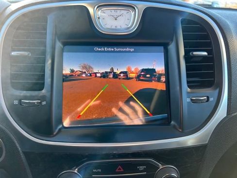 Used 2017 Chrysler 300 C image 15