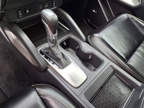 Used 2024 Nissan Frontier SL image 12