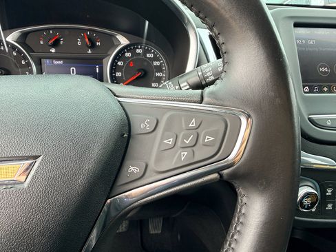 Used 2021 Chevrolet Equinox LT FWD image 16