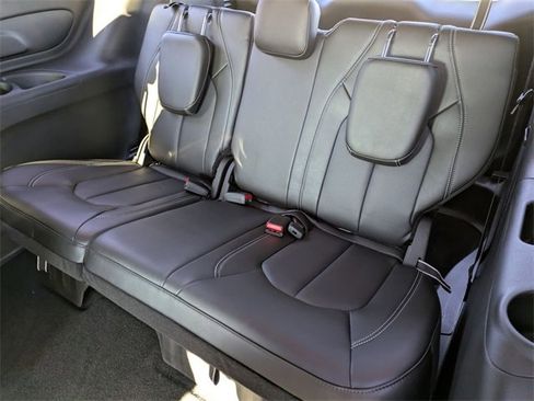 Certified 2026 Chrysler Pacifica Select image 24