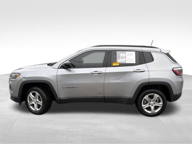Used 2024 Jeep Compass Latitude AWD/4WD image 2
