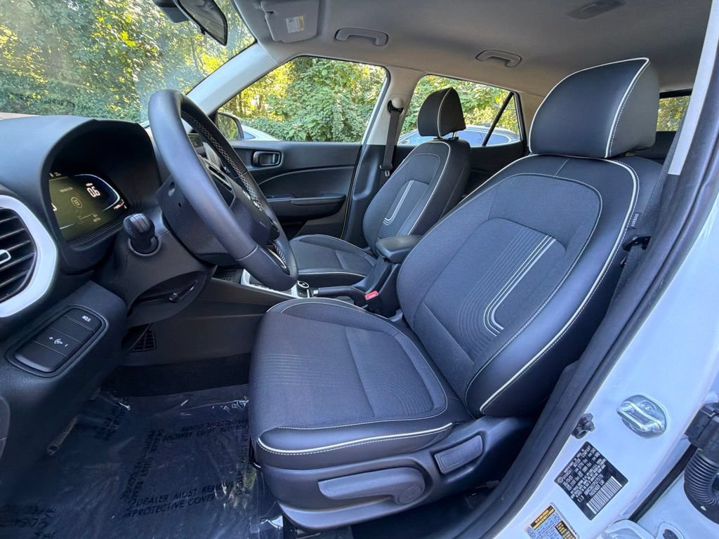 Certified 2023 Hyundai Venue Limited w/ Cargo Package FWD image 16