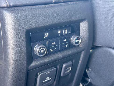 Used 2021 Chevrolet Traverse Premier AWD/4WD image 27