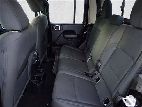 Used 2022 Jeep Gladiator Sport image 8