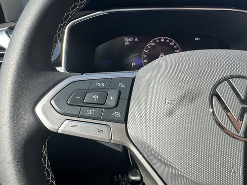 New 2025 Volkswagen Taos SE image 20