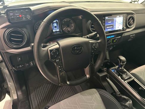 Certified 2023 Toyota Tacoma TRD Off-Road w/ Technology Package AWD/4WD image 2