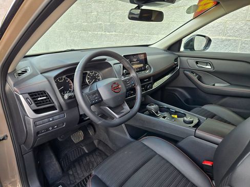 Used 2025 Nissan Rogue SV AWD/4WD image 13