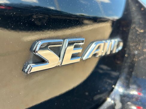 Used 2019 Toyota Highlander SE AWD/4WD image 9