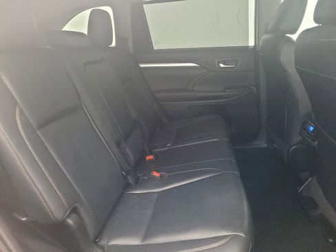 Used 2019 Toyota Highlander XLE image 19