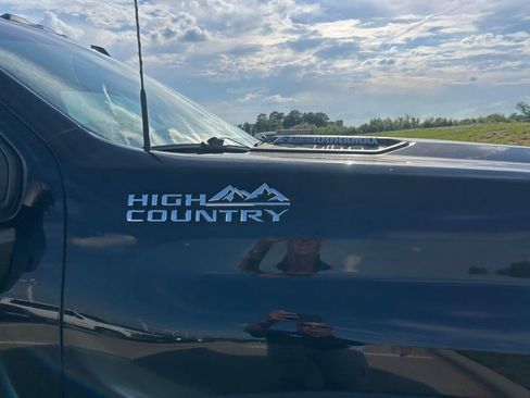 Used 2022 Chevrolet Silverado 2500 High Country AWD/4WD image 3