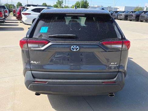 Used 2021 Toyota RAV4 XLE w/ Convenience Package AWD/4WD image 4