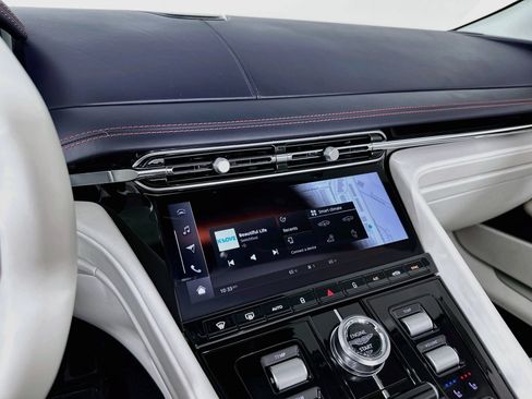 Used 2024 Aston Martin DB12 Convertible RWD image 10