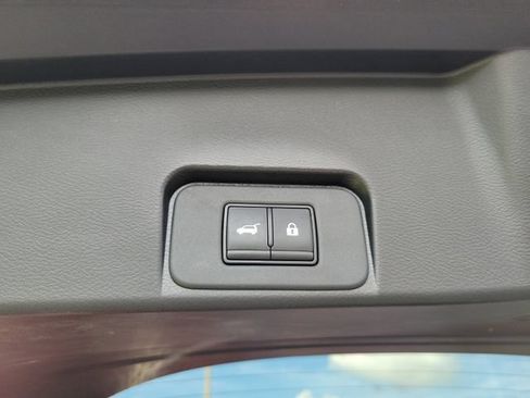 Used 2023 Nissan Rogue SV w/ SV Premium B Package FWD image 9