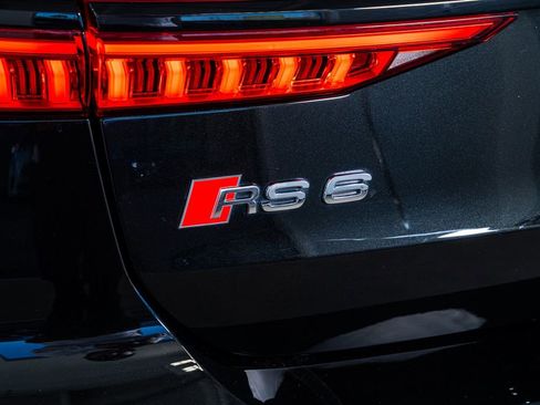 Used 2024 Audi RS 6 performance image 25