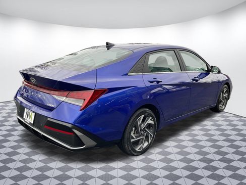 Used 2024 Hyundai Elantra Limited image 3