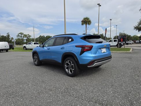 New 2026 Chevrolet Trax LT w/ Sunroof Package FWD image 7