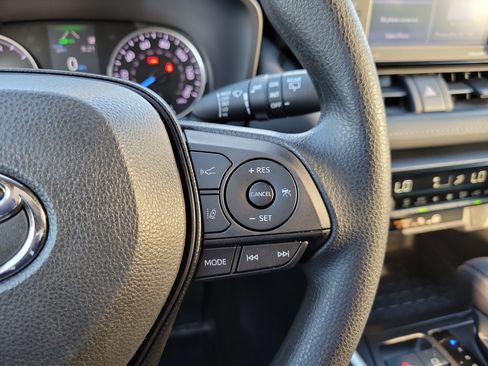 Used 2022 Toyota RAV4 XLE image 17