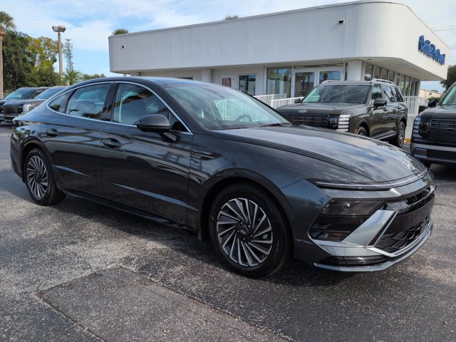 Certified 2026 Hyundai Sonata Limited FWD image 2