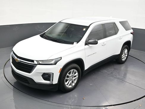Used 2023 Chevrolet Traverse LS image 16