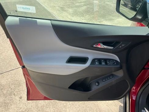 Used 2018 Chevrolet Equinox Premier FWD image 15