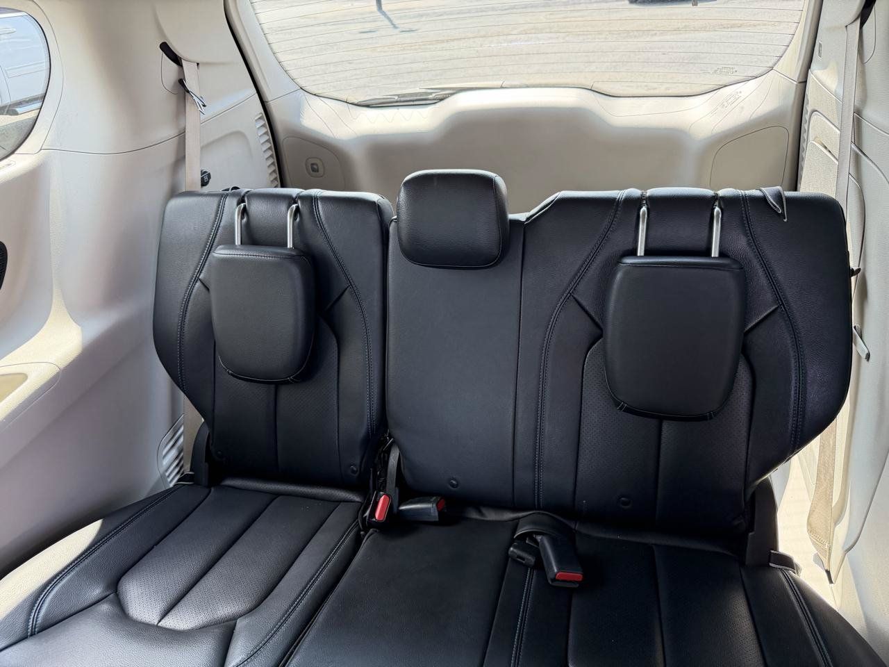 Used 2021 Chrysler Pacifica Touring-L FWD image 18