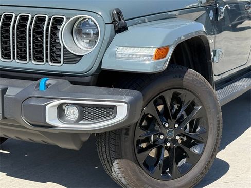 Used 2024 Jeep Wrangler Unlimited Sahara image 2