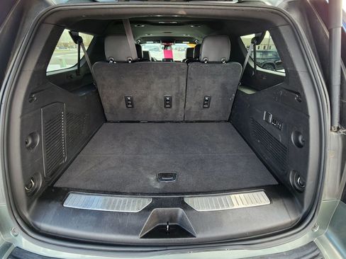 Used 2023 Chevrolet Suburban Premier image 22