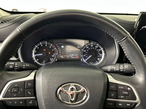 Used 2024 Toyota Highlander LE image 12