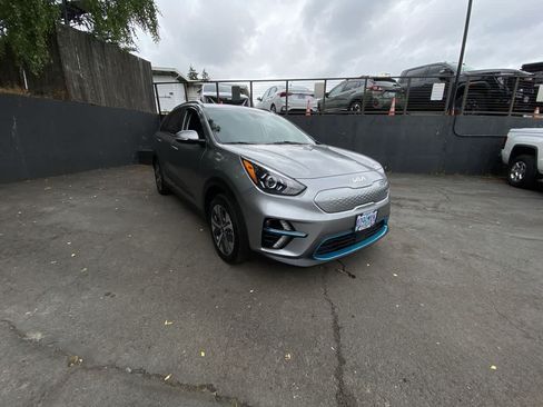 Used 2022 Kia Niro EX w/ Cold Weather Package FWD image 8