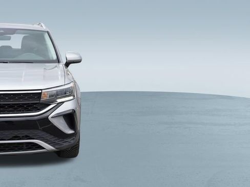 Used 2023 Volkswagen Taos SE w/ Panoramic Sunroof Package image 39