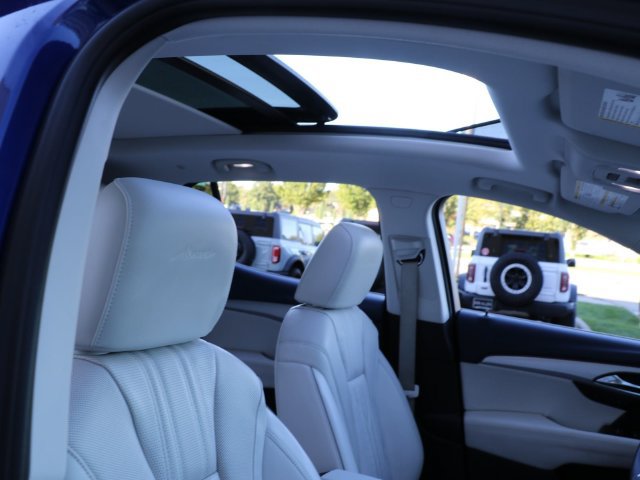 Used 2025 Buick Envision Avenir AWD/4WD image 10