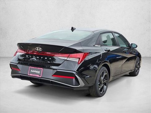 New 2026 Hyundai Elantra SEL Sport FWD image 2
