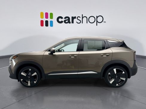 Used 2025 Nissan Kicks SR w/ SR Premium Package AWD/4WD image 2