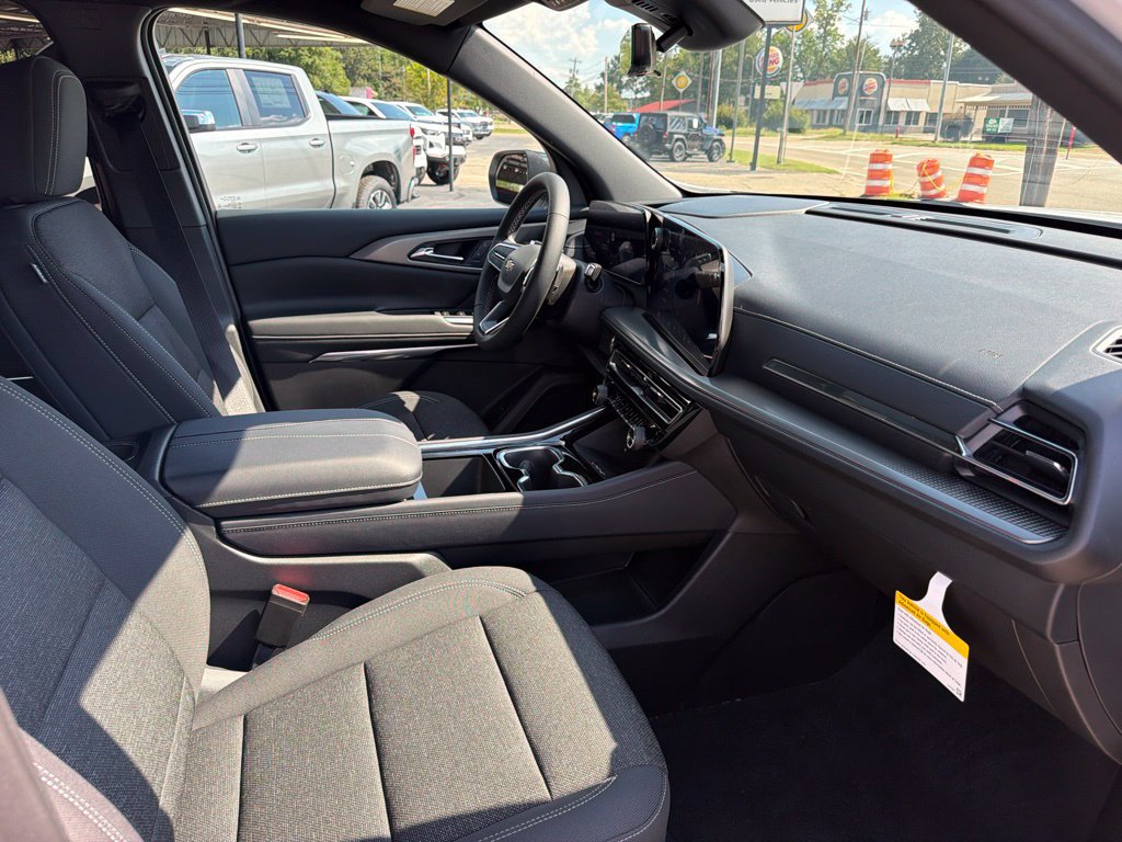 New 2027 Chevrolet Traverse LT w/ Driver Confidence Package FWD image 20