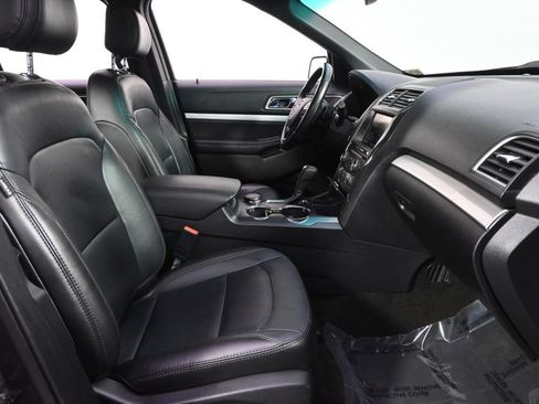 Used 2016 Ford Explorer XLT w/ Equipment Group 202A AWD/4WD image 15
