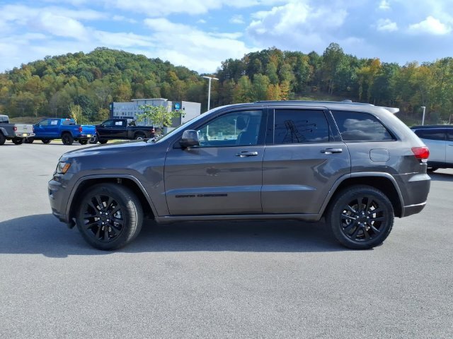 Used 2021 Jeep Grand Cherokee Laredo X AWD/4WD image 11