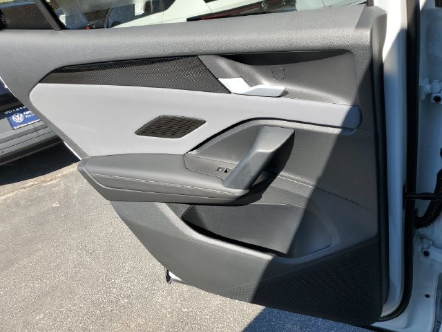New 2026 Volkswagen Tiguan SE R-Line FWD image 13