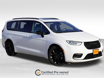 Certified 2025 Chrysler Pacifica Limited