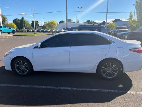 Used 2017 Toyota Camry SE FWD image 1