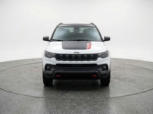 Used 2025 Jeep Compass Trailhawk AWD/4WD image 2