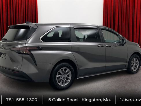 Certified 2023 Toyota Sienna LE image 5