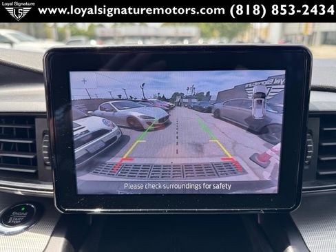 Used 2020 Ford Explorer XLT image 33