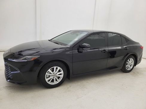 Used 2025 Toyota Camry LE image 15