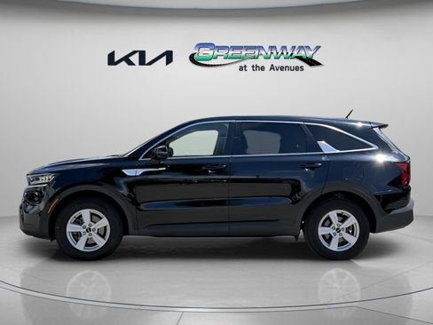 Used 2022 Kia Sorento LX FWD image 3