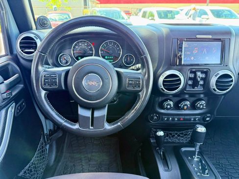 Used 2014 Jeep Wrangler Unlimited Sahara w/ Connectivity Group AWD/4WD image 22
