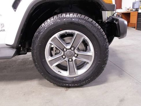 Used 2022 Jeep Wrangler Unlimited Sahara image 11