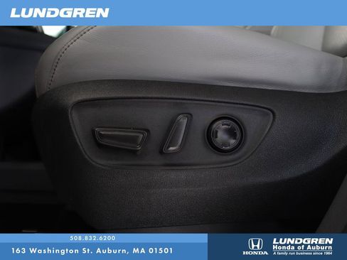 Used 2023 Toyota Sienna Limited image 13