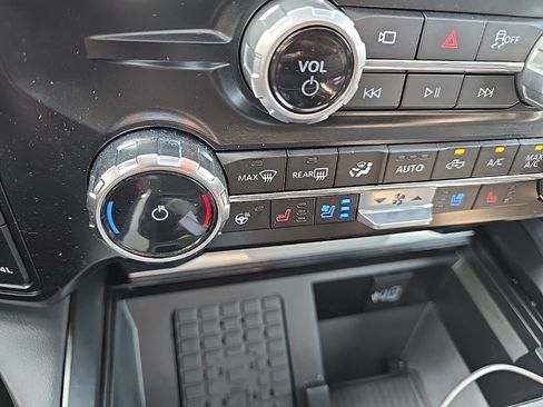Used 2025 Ford F250 Platinum AWD/4WD image 26