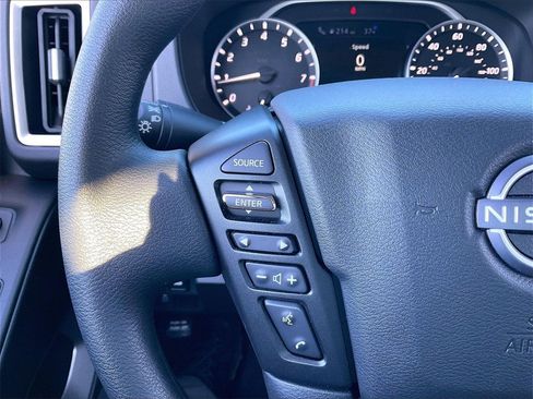 Used 2025 Nissan Frontier SV image 21