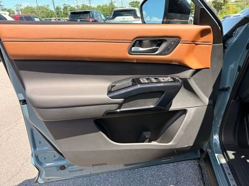 New 2026 Nissan Pathfinder Platinum AWD/4WD image 9